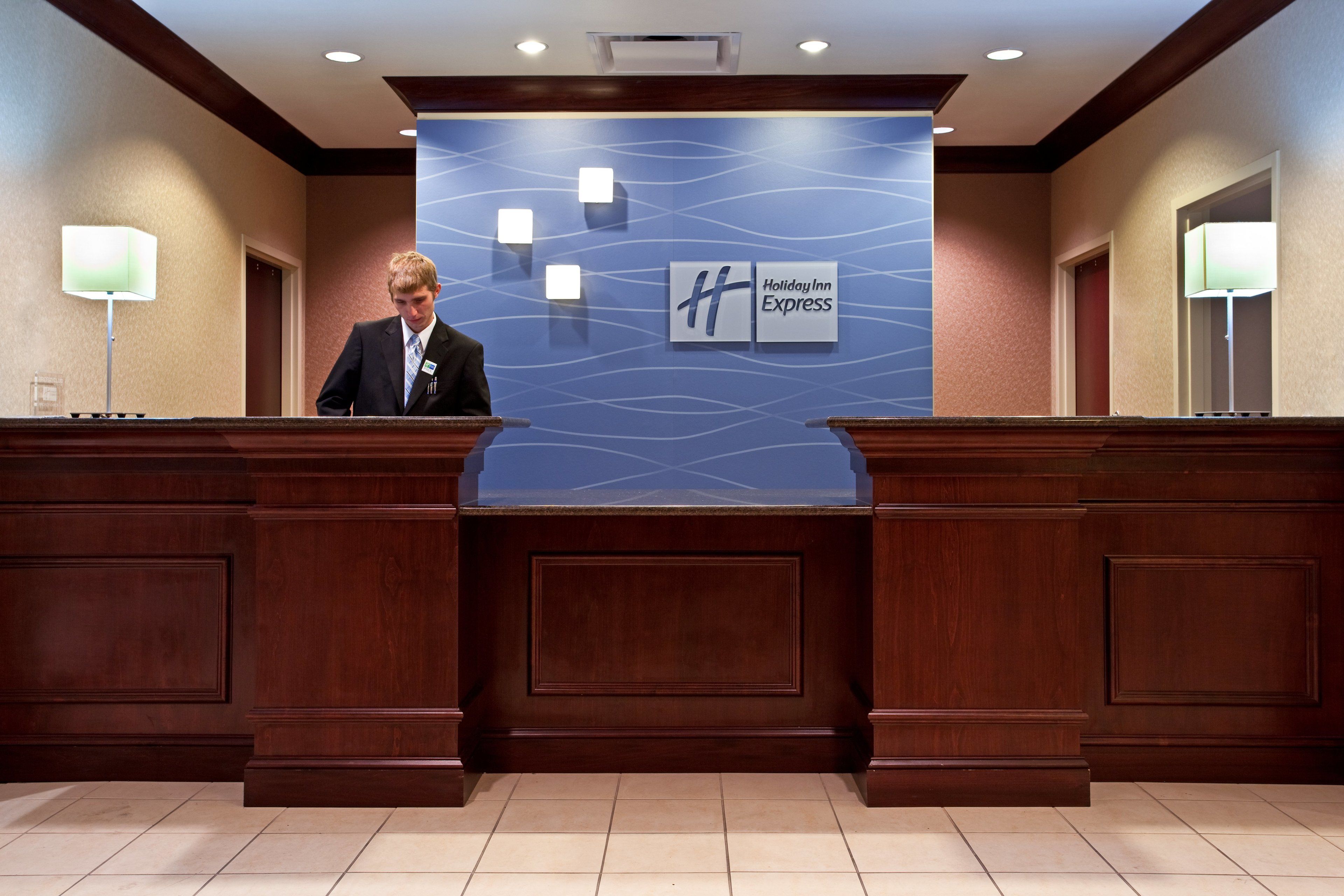 Holiday Inn Express & Suites Chicago West-O'Hare Airport Area