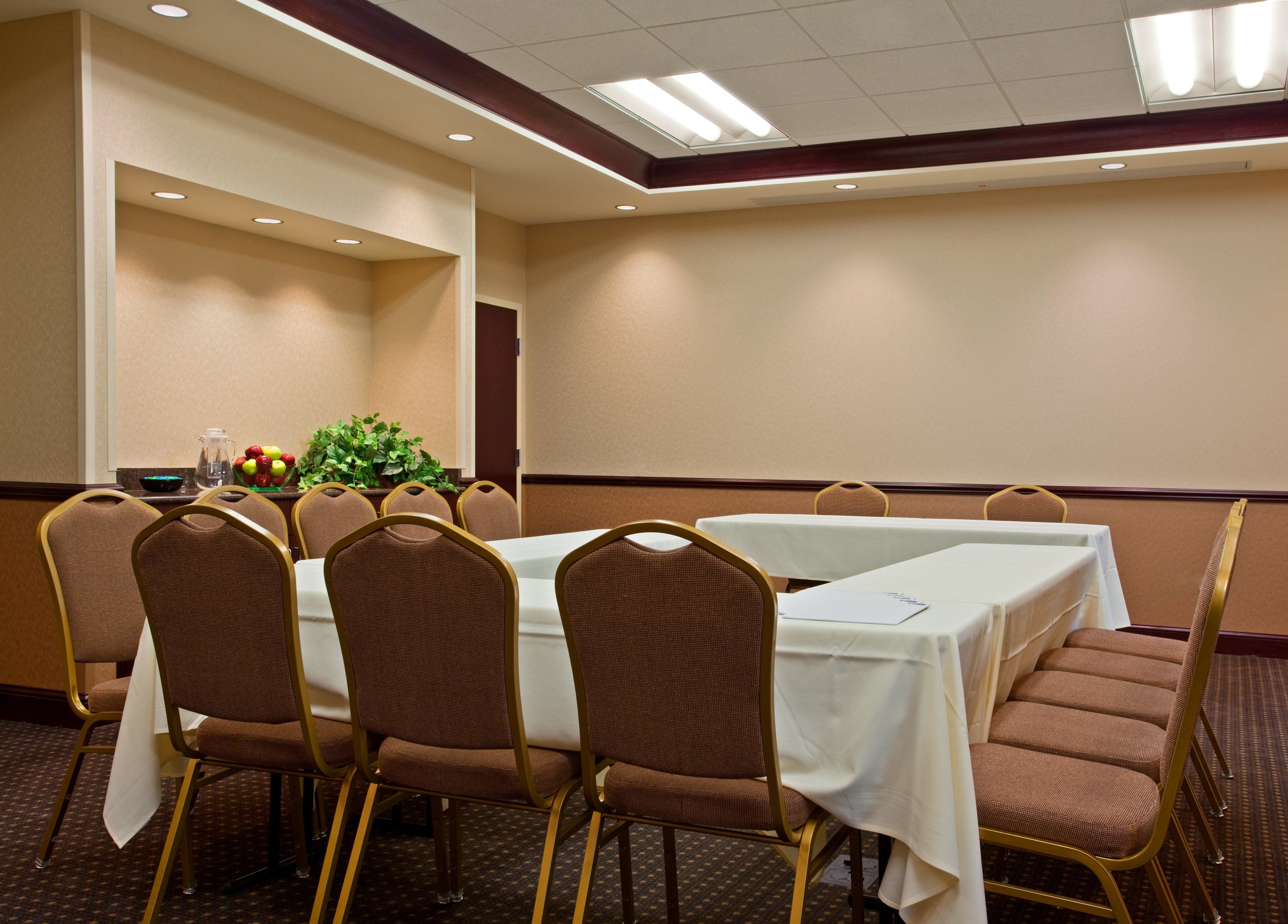 Holiday Inn Express & Suites Chicago West-O'Hare Airport Area