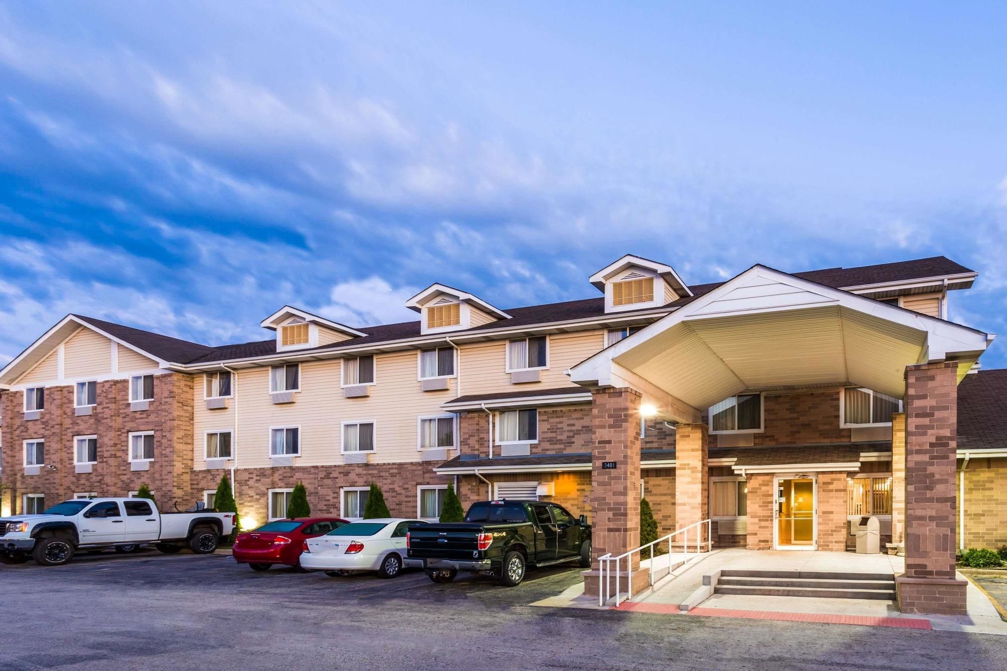 Super 8 by Wyndham Joliet I-55 N/Chicago