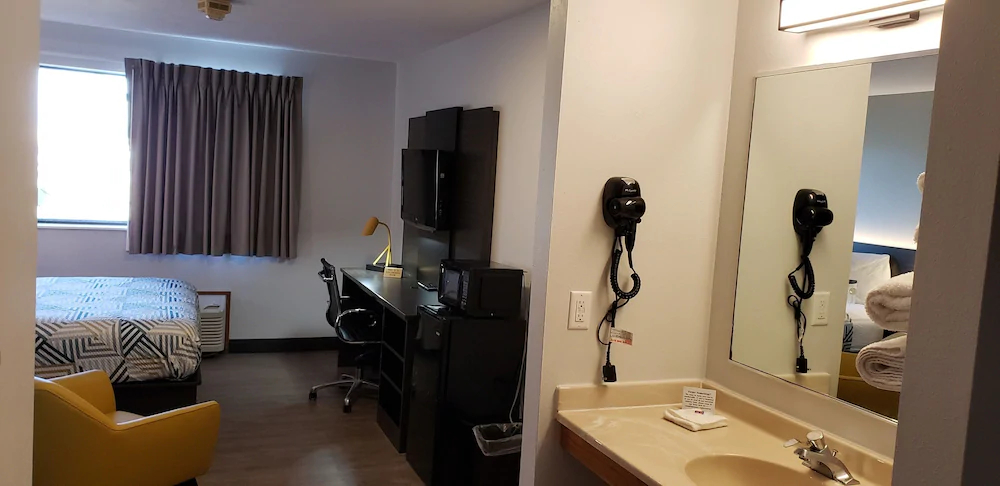 Motel 6 Kewanee