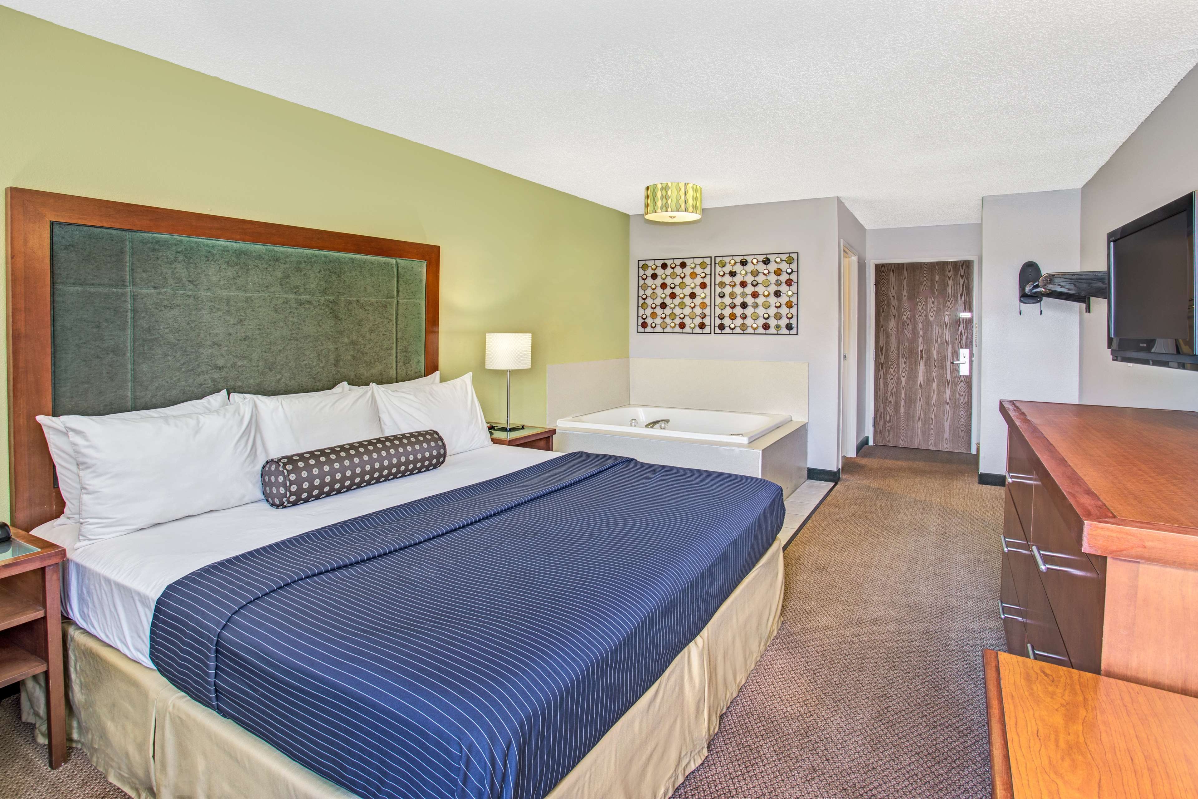 Days Inn by Wyndham Great Lakes Naval Base