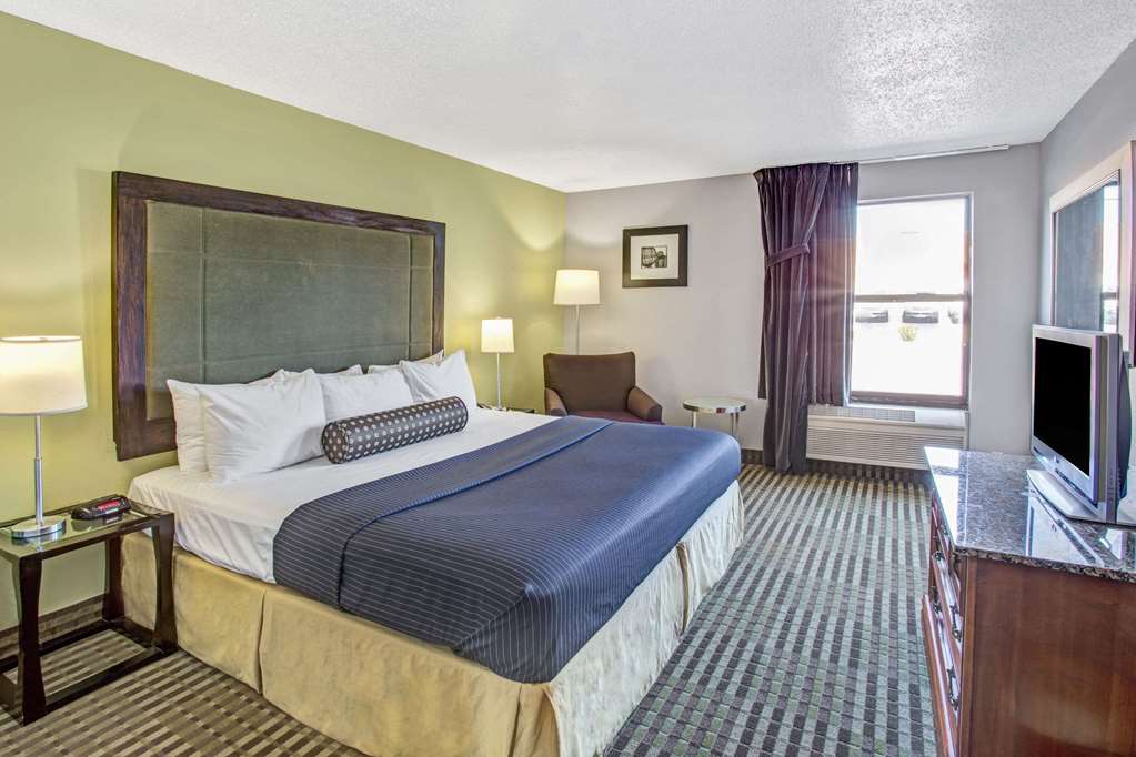 Days Inn by Wyndham Great Lakes Naval Base