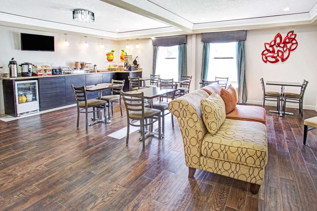Days Inn by Wyndham Great Lakes Naval Base