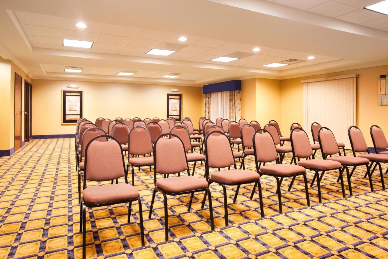 Holiday Inn Express & Suites Chicago South Lansing