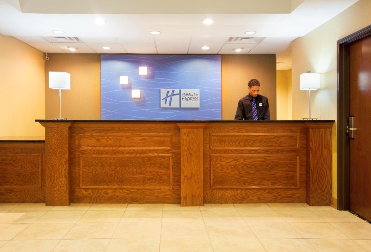 Holiday Inn Express & Suites Chicago South Lansing