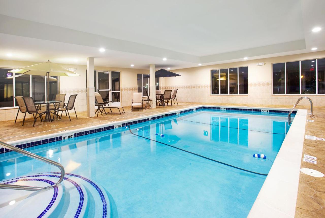 Holiday Inn Express & Suites Chicago South Lansing