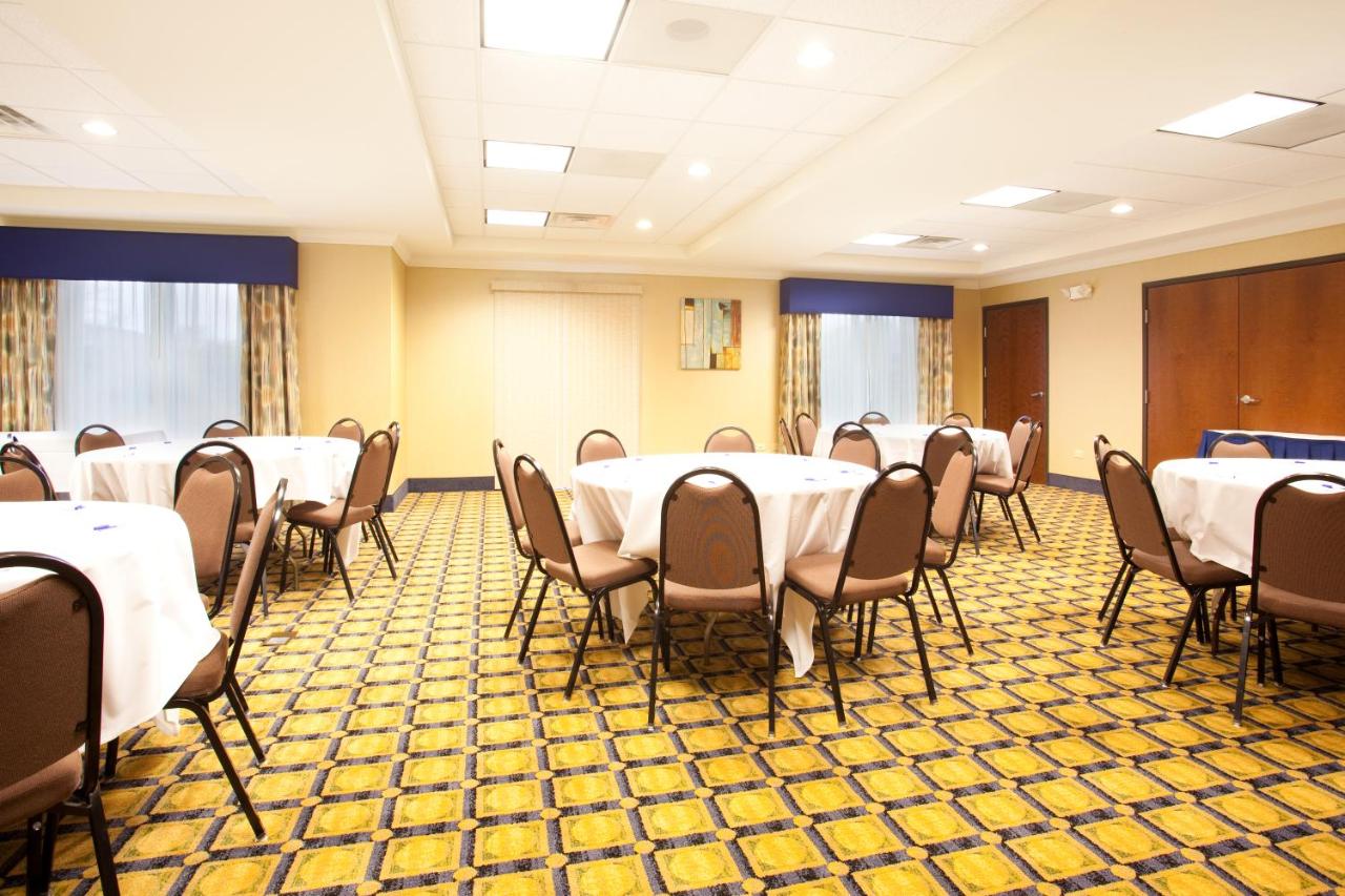 Holiday Inn Express & Suites Chicago South Lansing