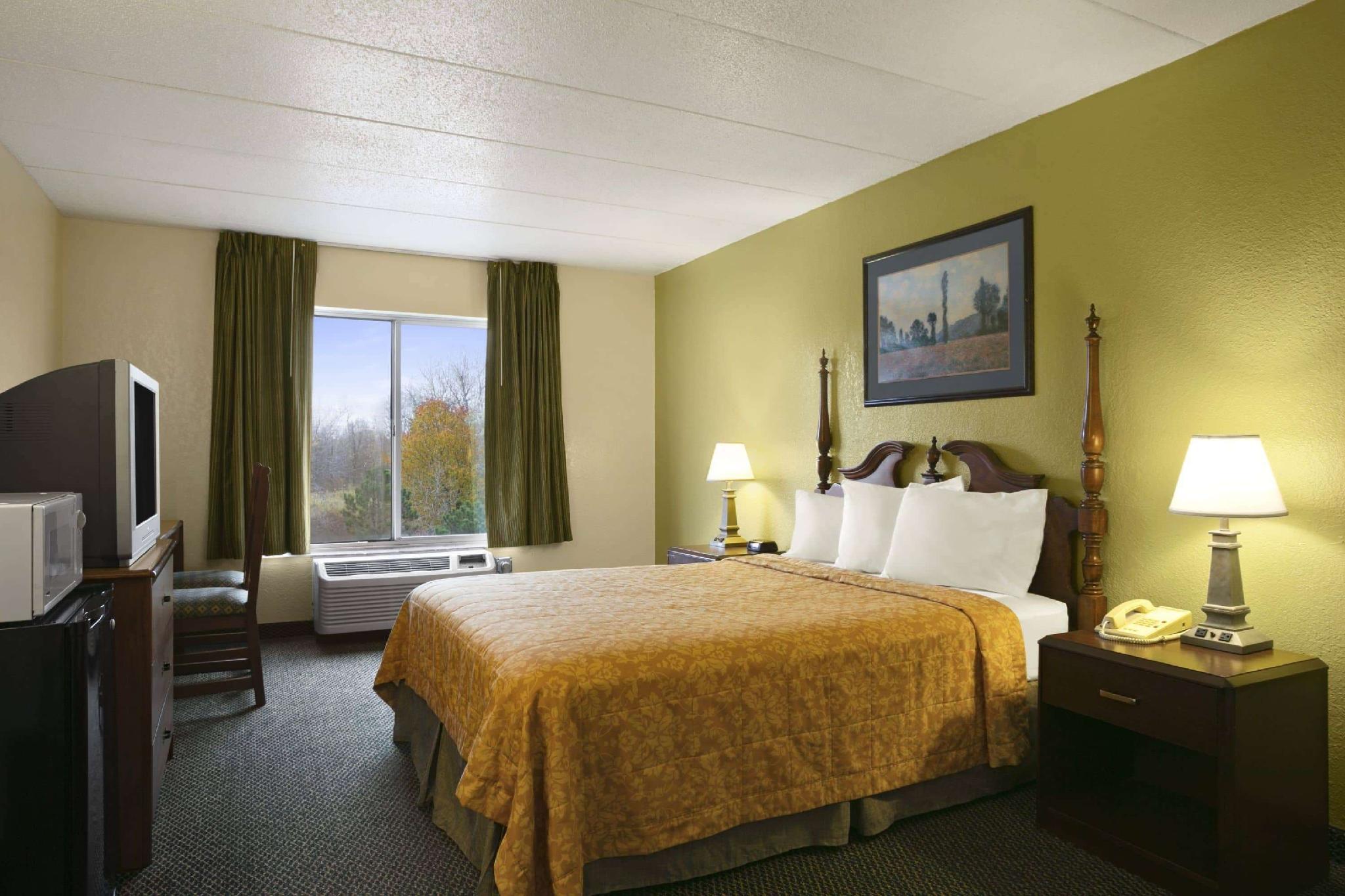 Travelodge by Wyndham Lansing IL