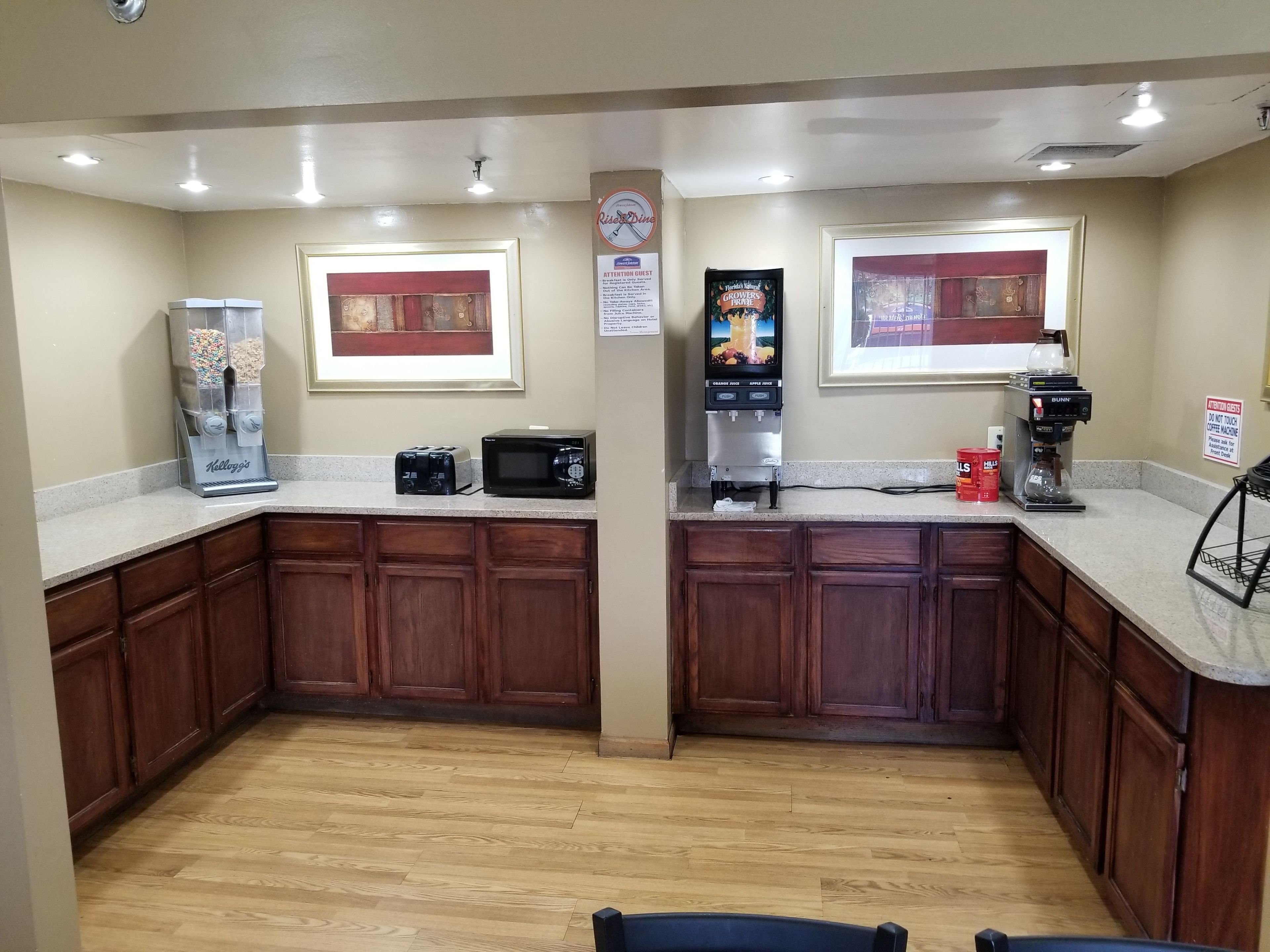 Travelodge by Wyndham Lansing IL