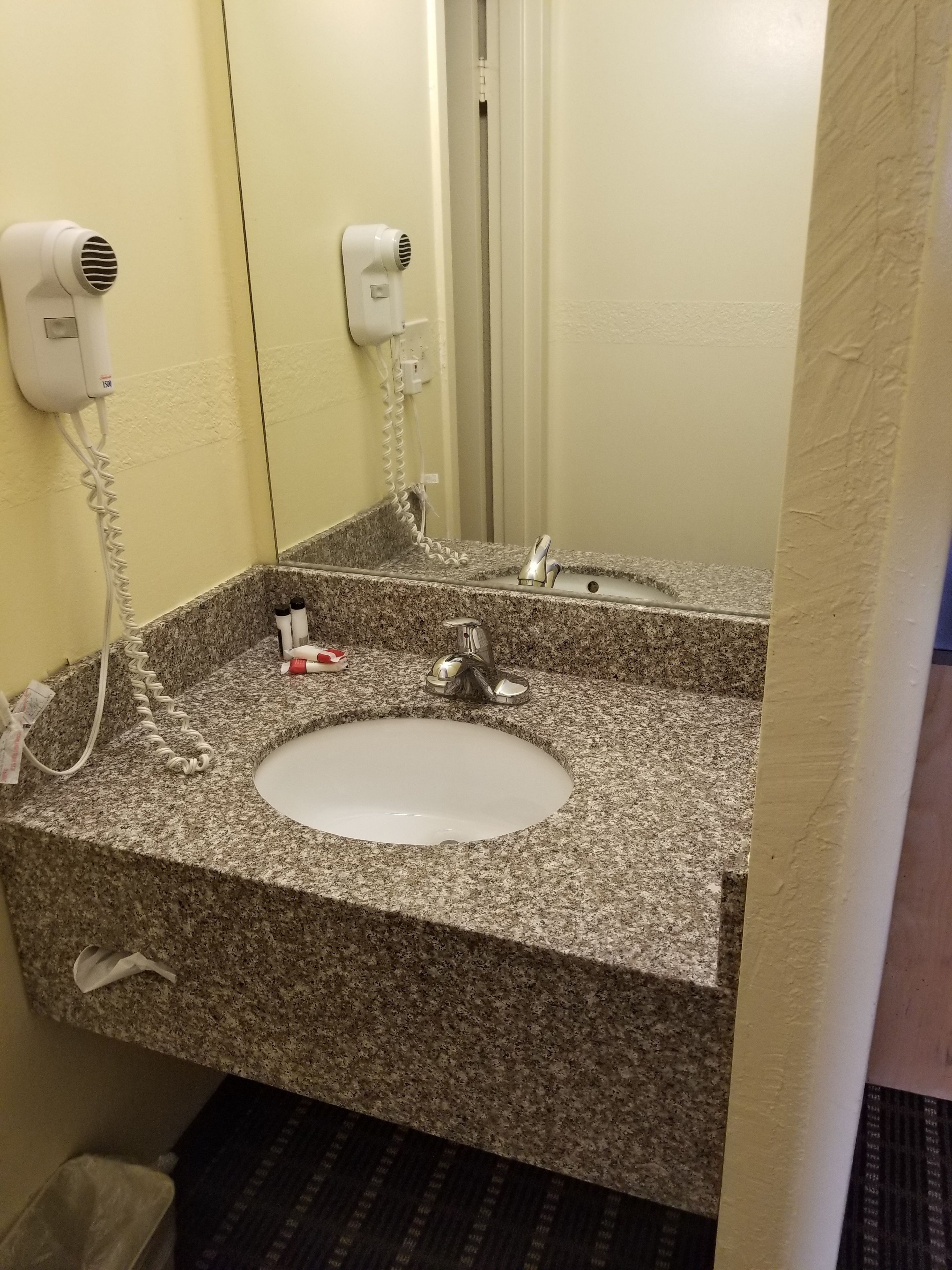 Travelodge by Wyndham Lansing IL