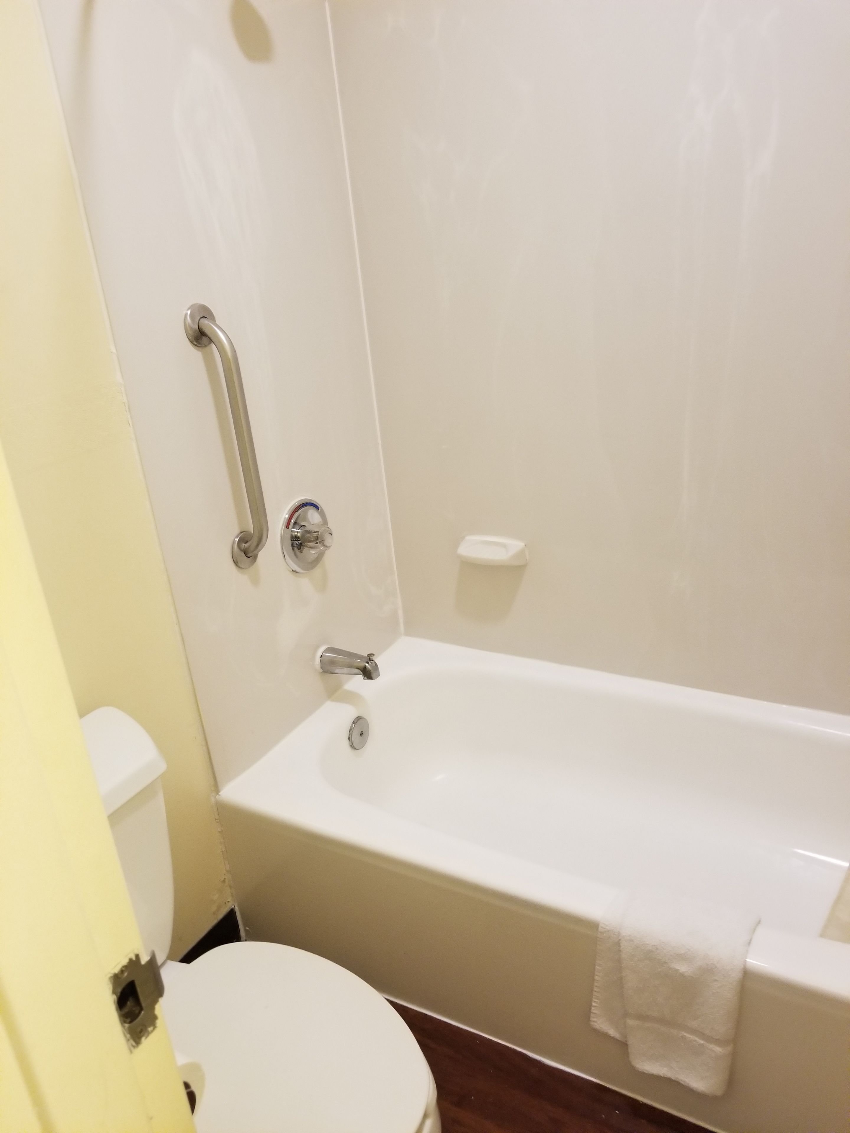 Travelodge by Wyndham Lansing IL