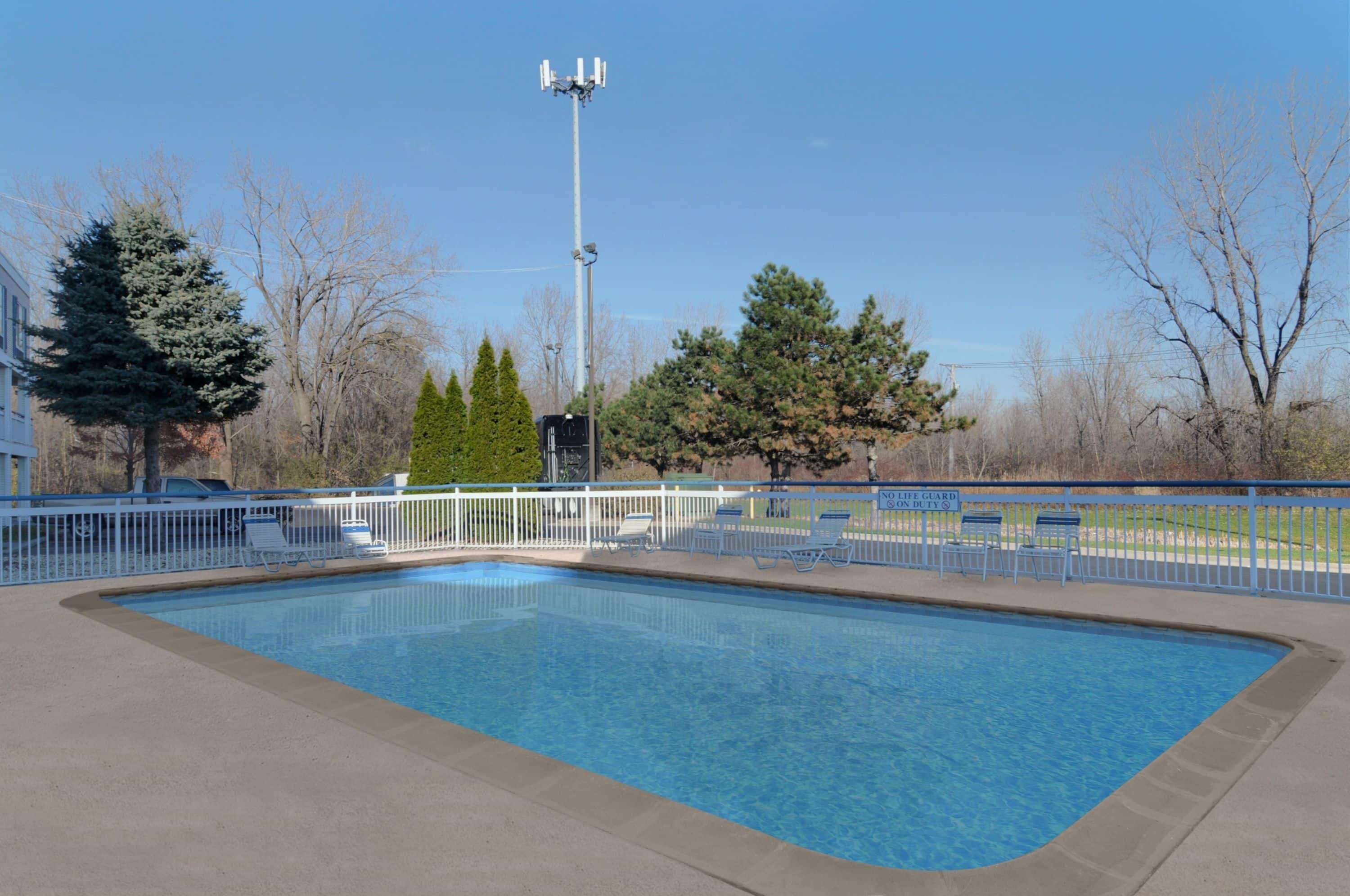 Travelodge by Wyndham Lansing IL