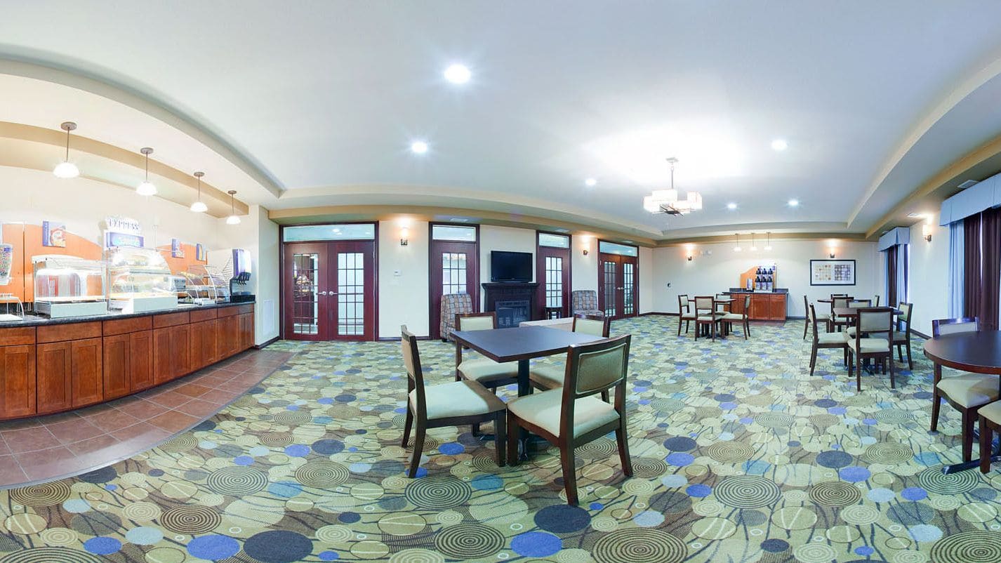 Holiday Inn Express Le Roy - Bloomington Area