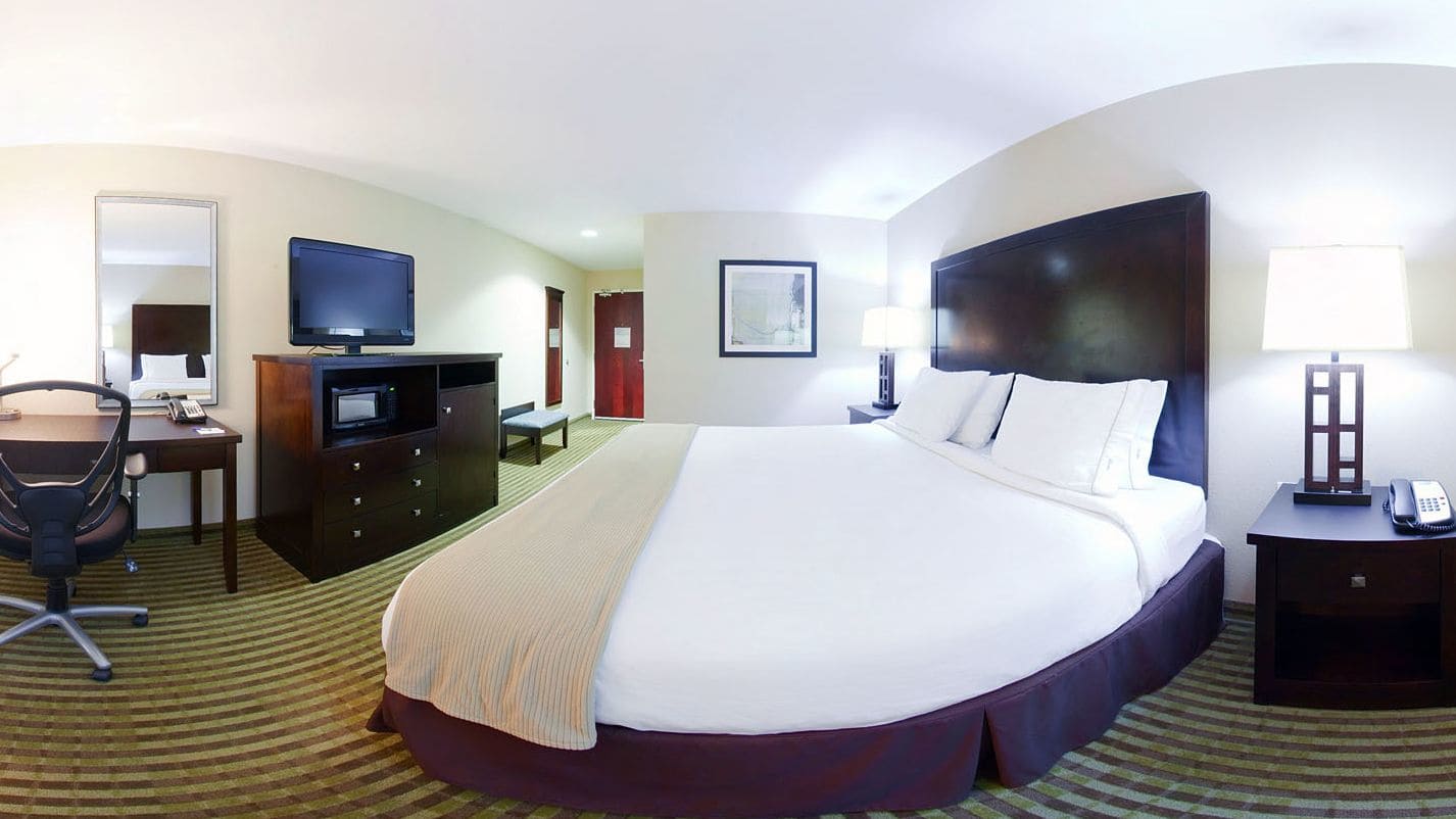 Holiday Inn Express Le Roy - Bloomington Area