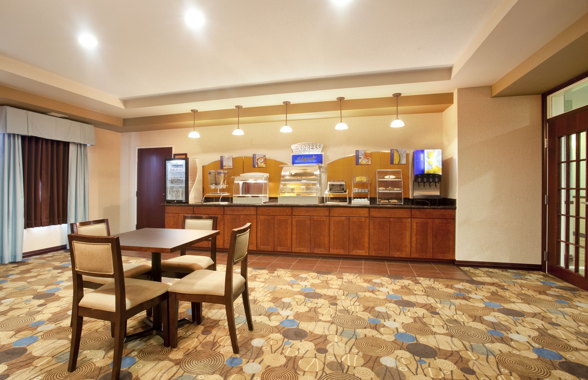 Holiday Inn Express Le Roy - Bloomington Area