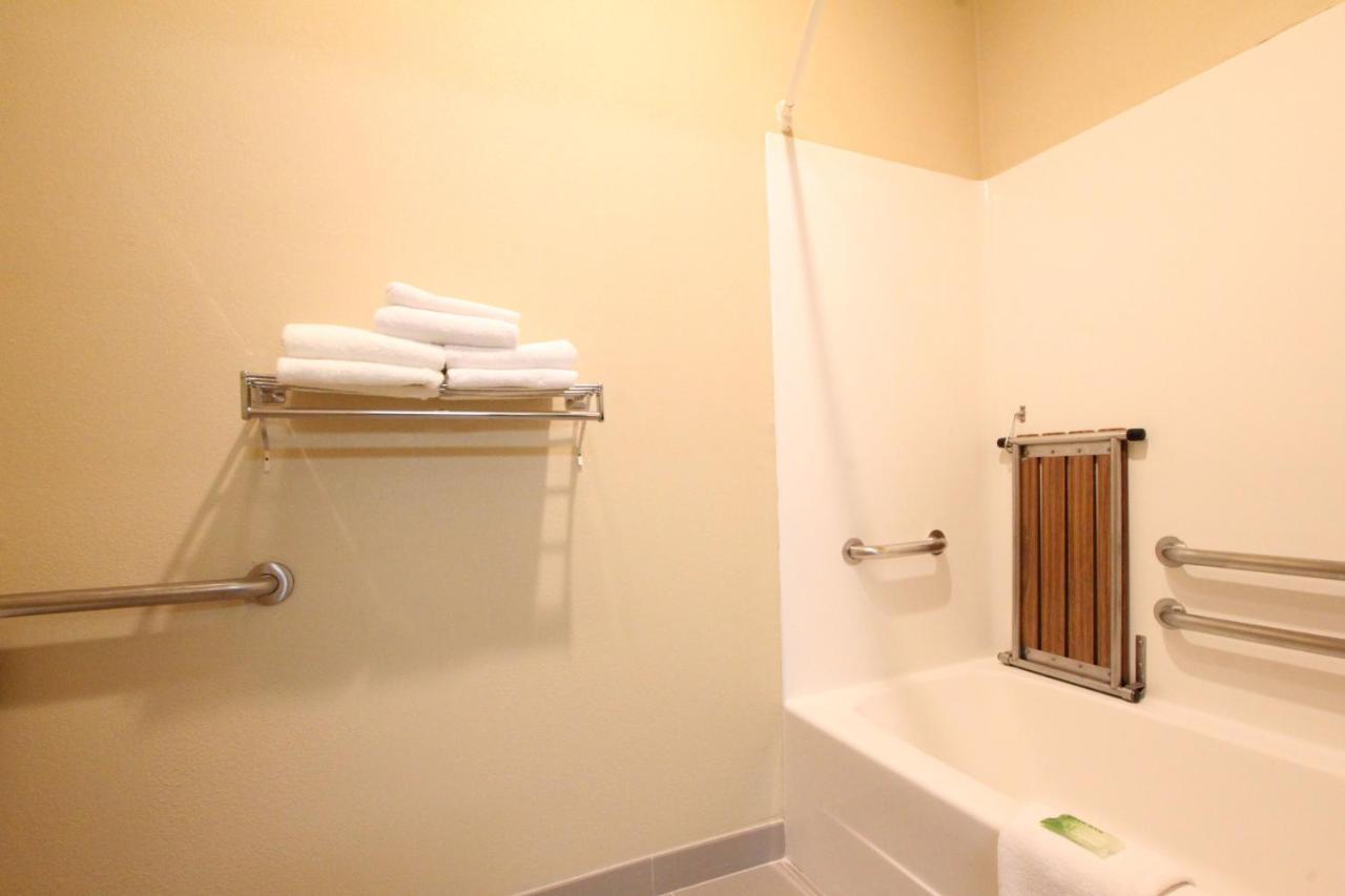 Holiday Inn Express & Suites Chicago-Libertyville