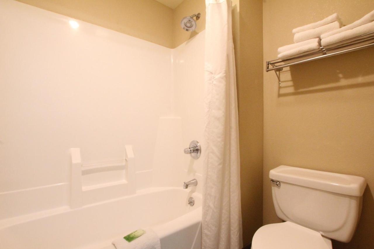 Holiday Inn Express & Suites Chicago-Libertyville