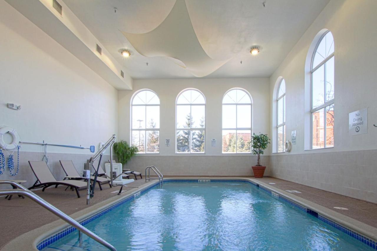 Holiday Inn Express & Suites Chicago-Libertyville