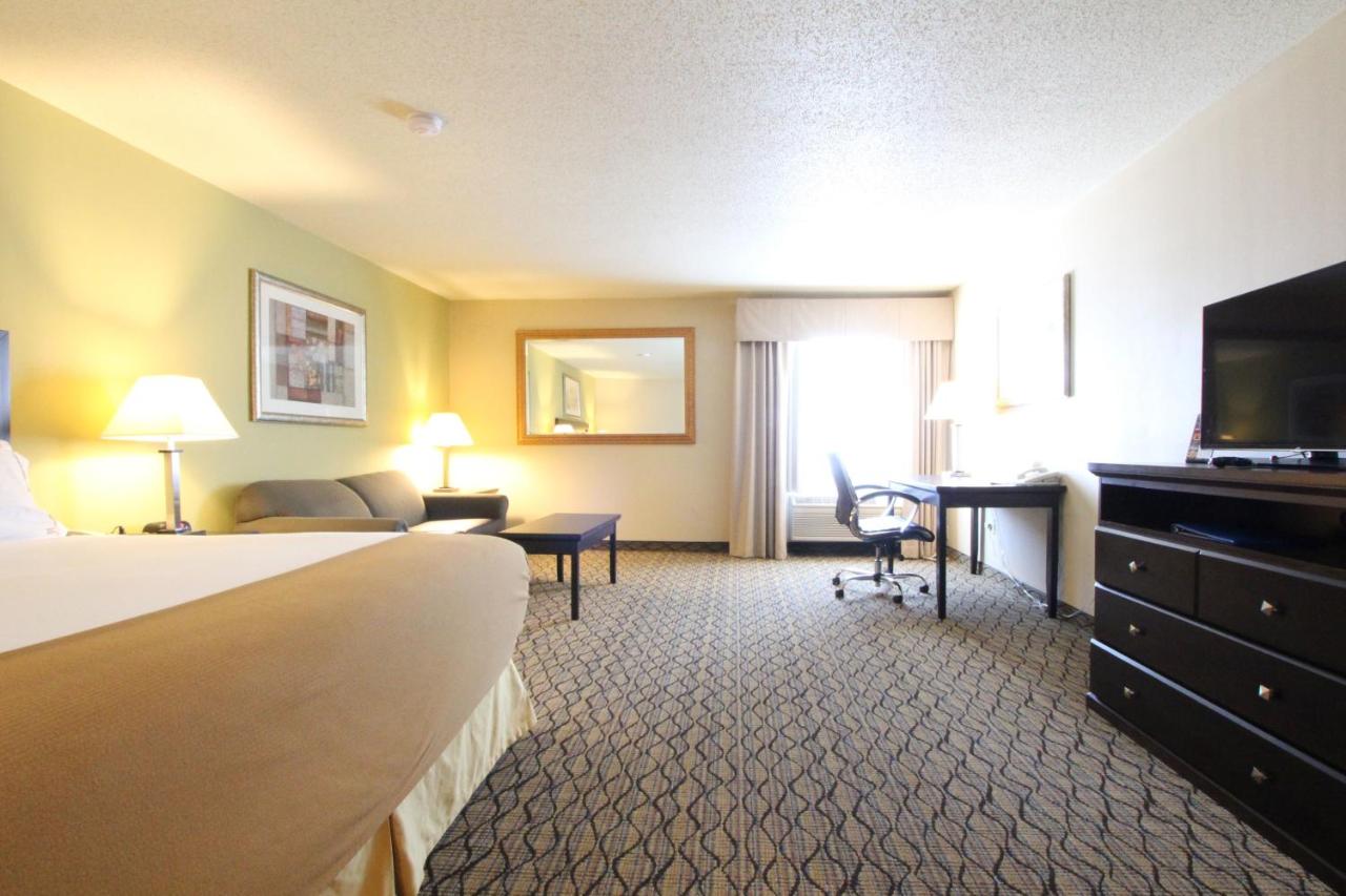 Holiday Inn Express & Suites Chicago-Libertyville
