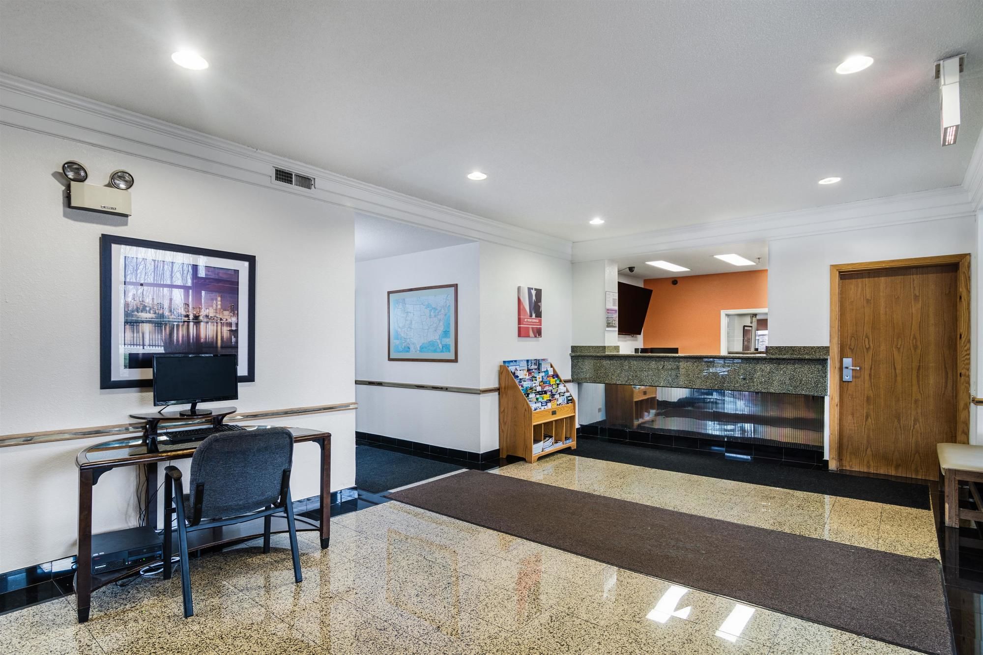 Motel 6 Libertyville