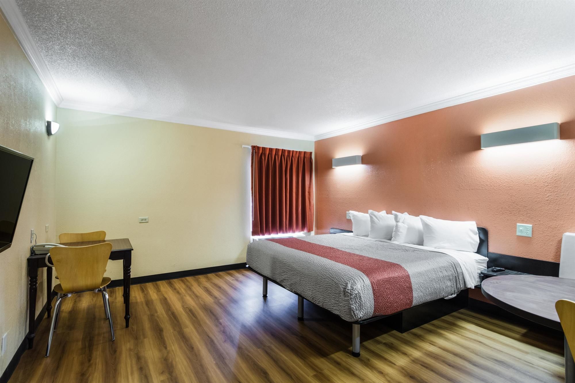 Motel 6 Libertyville