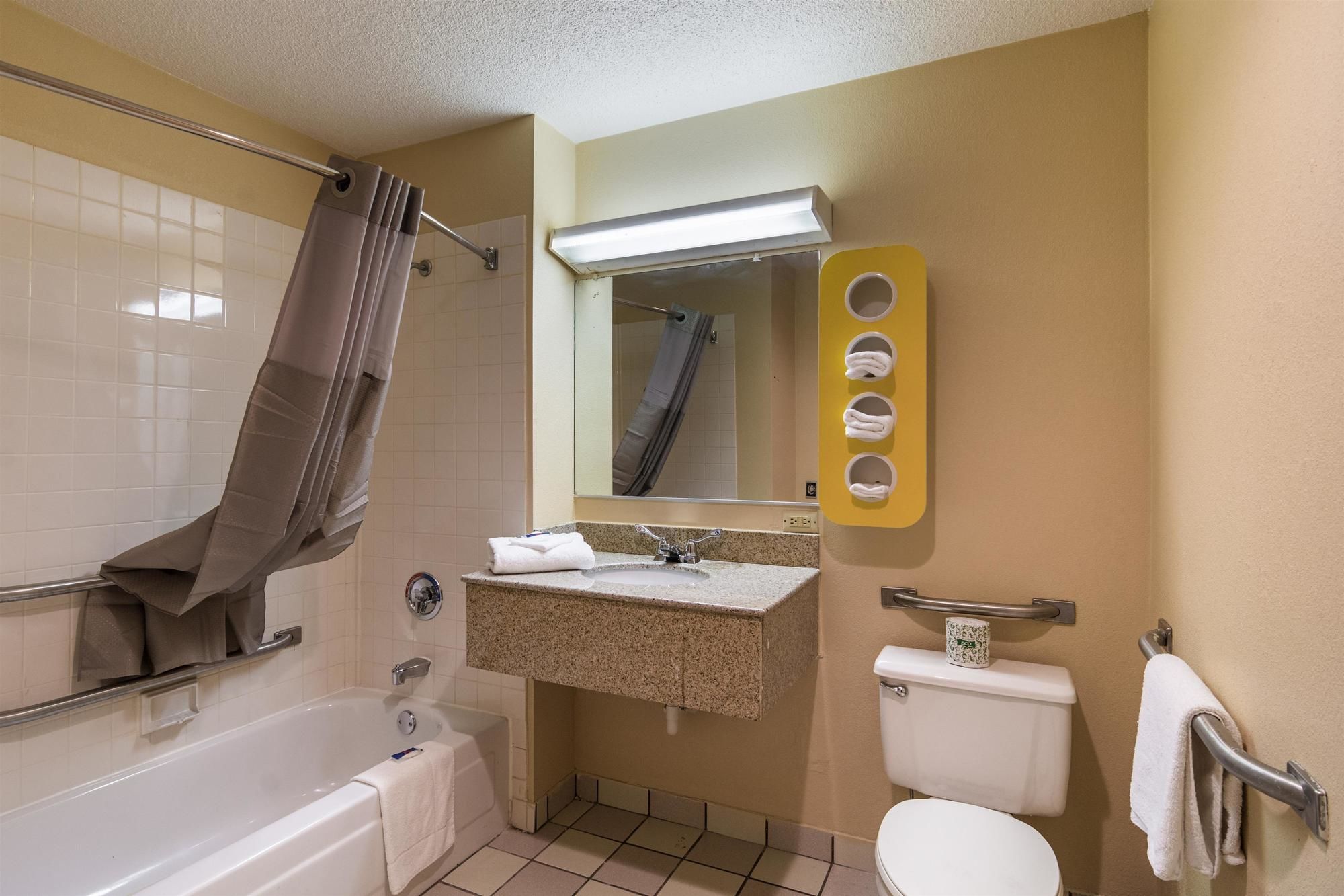 Motel 6 Libertyville