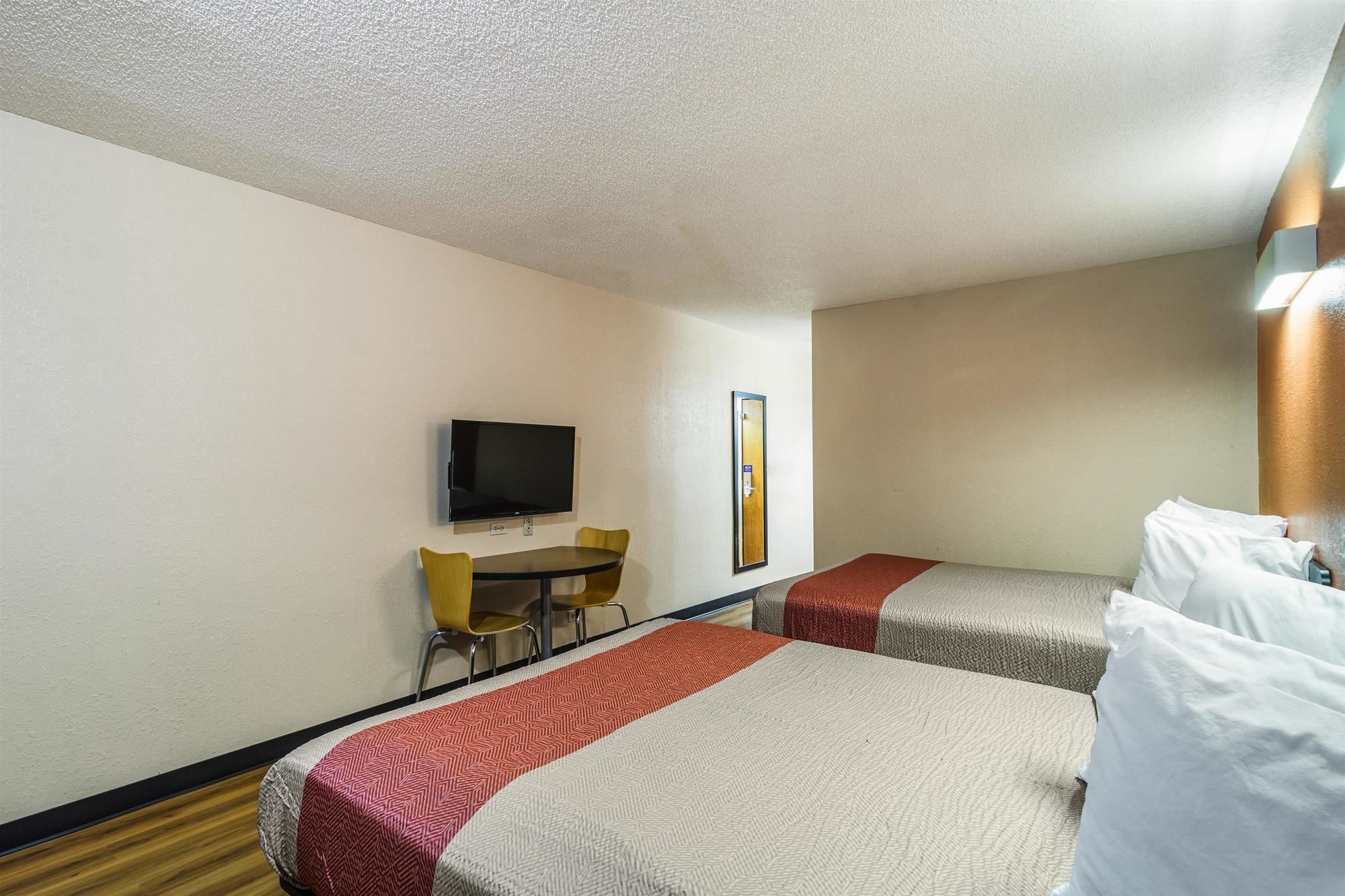 Motel 6 Libertyville