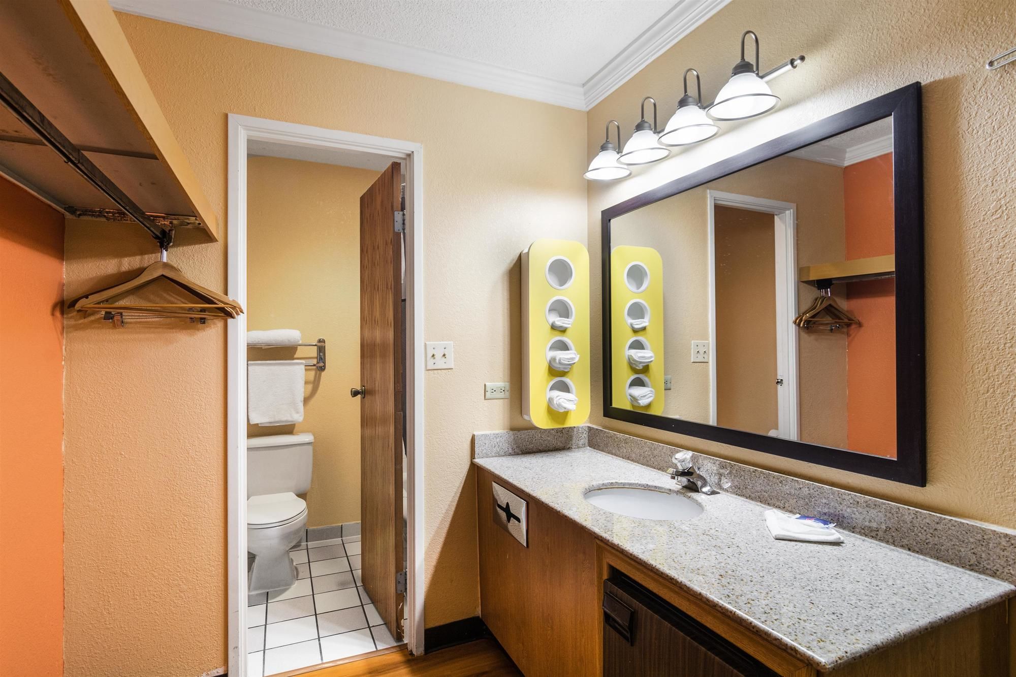 Motel 6 Libertyville