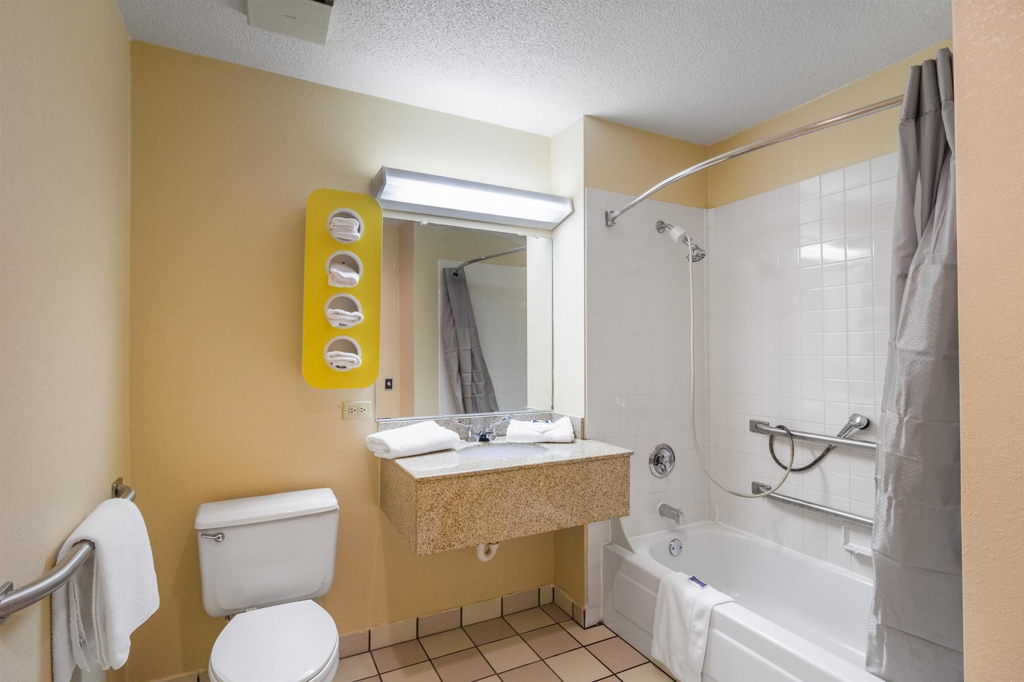 Motel 6 Libertyville