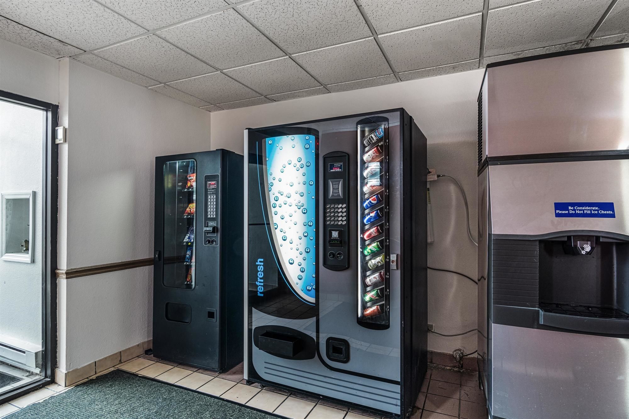 Motel 6 Libertyville