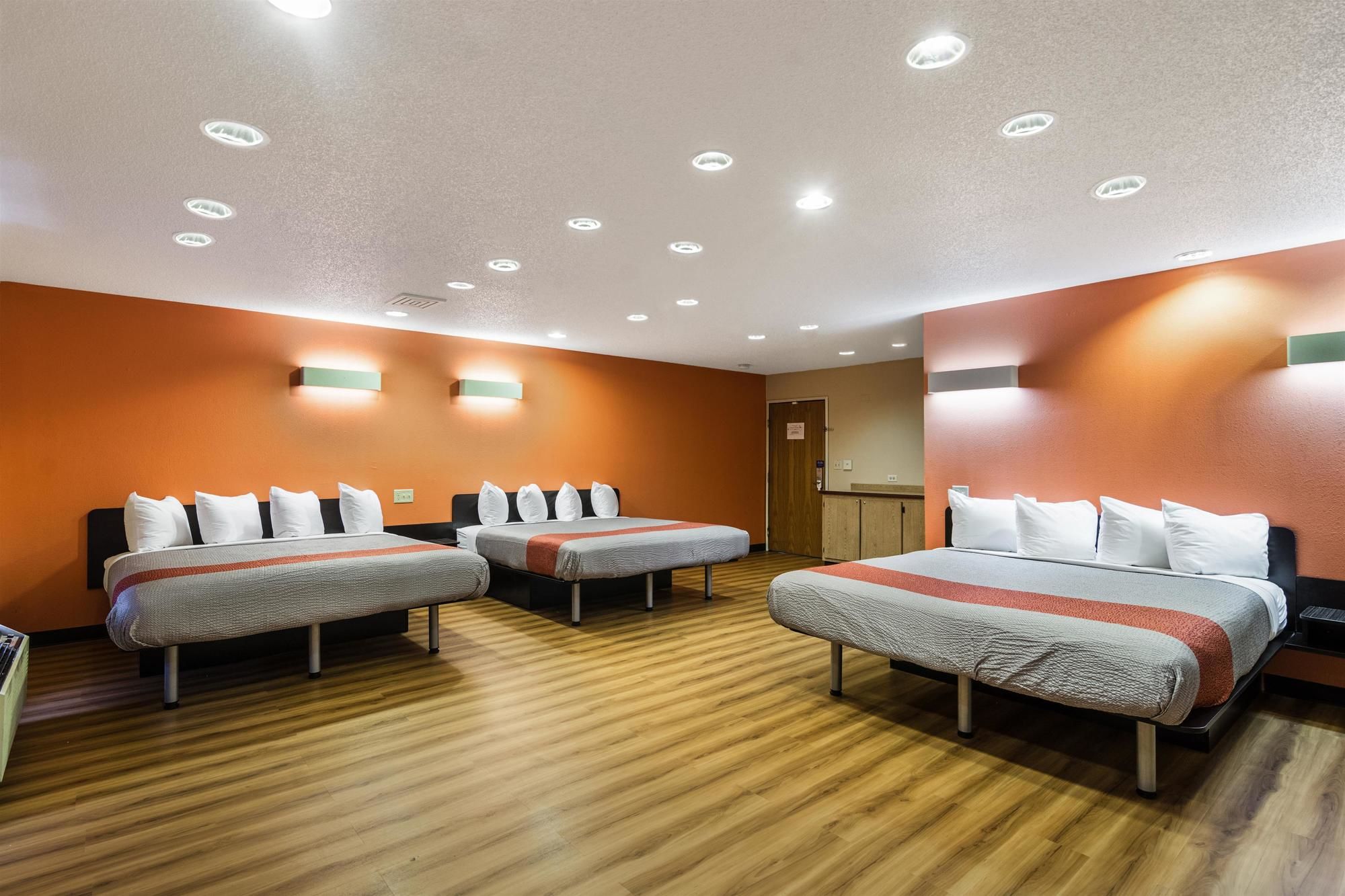 Motel 6 Libertyville