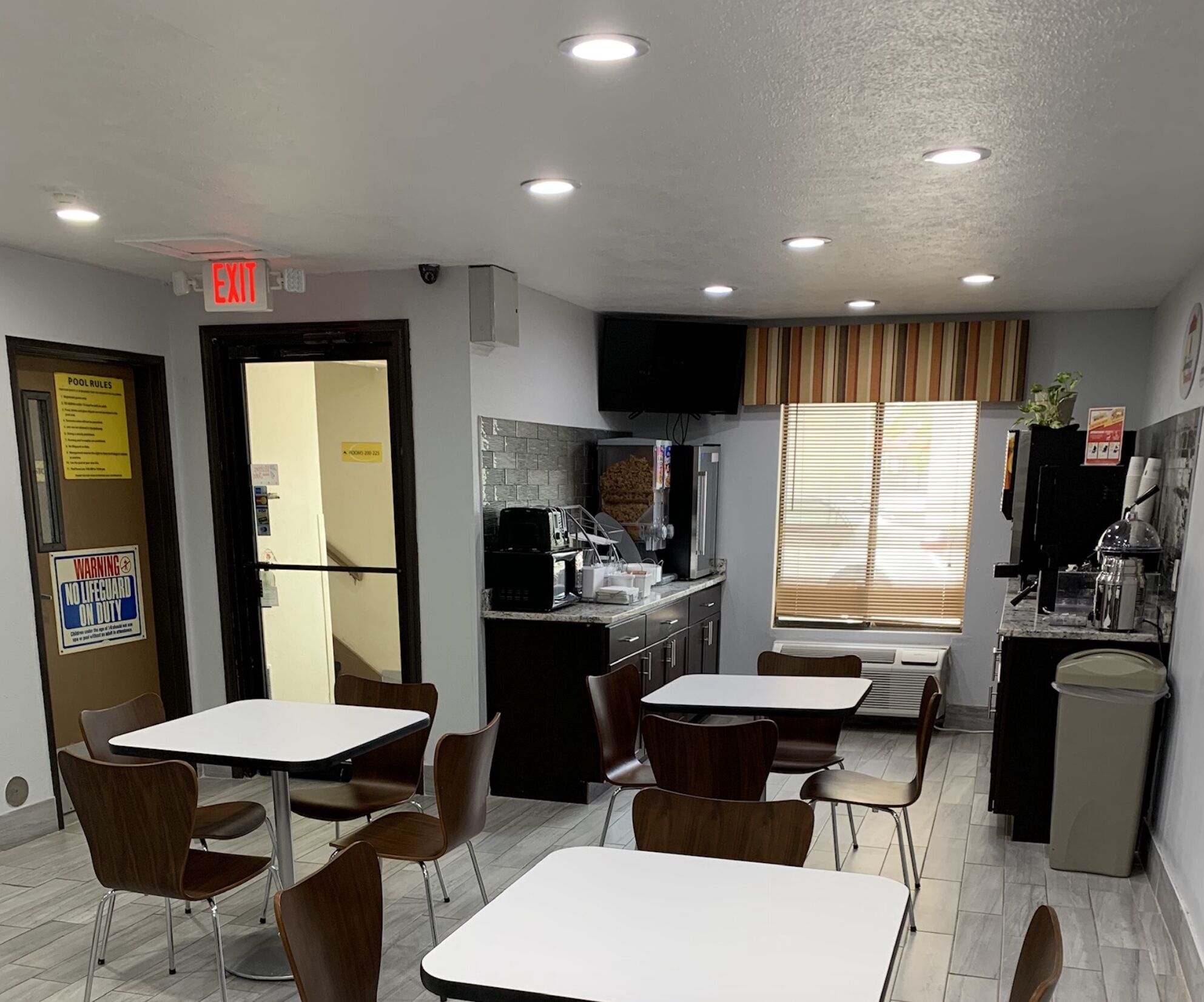Super 8 by Wyndham Lincoln