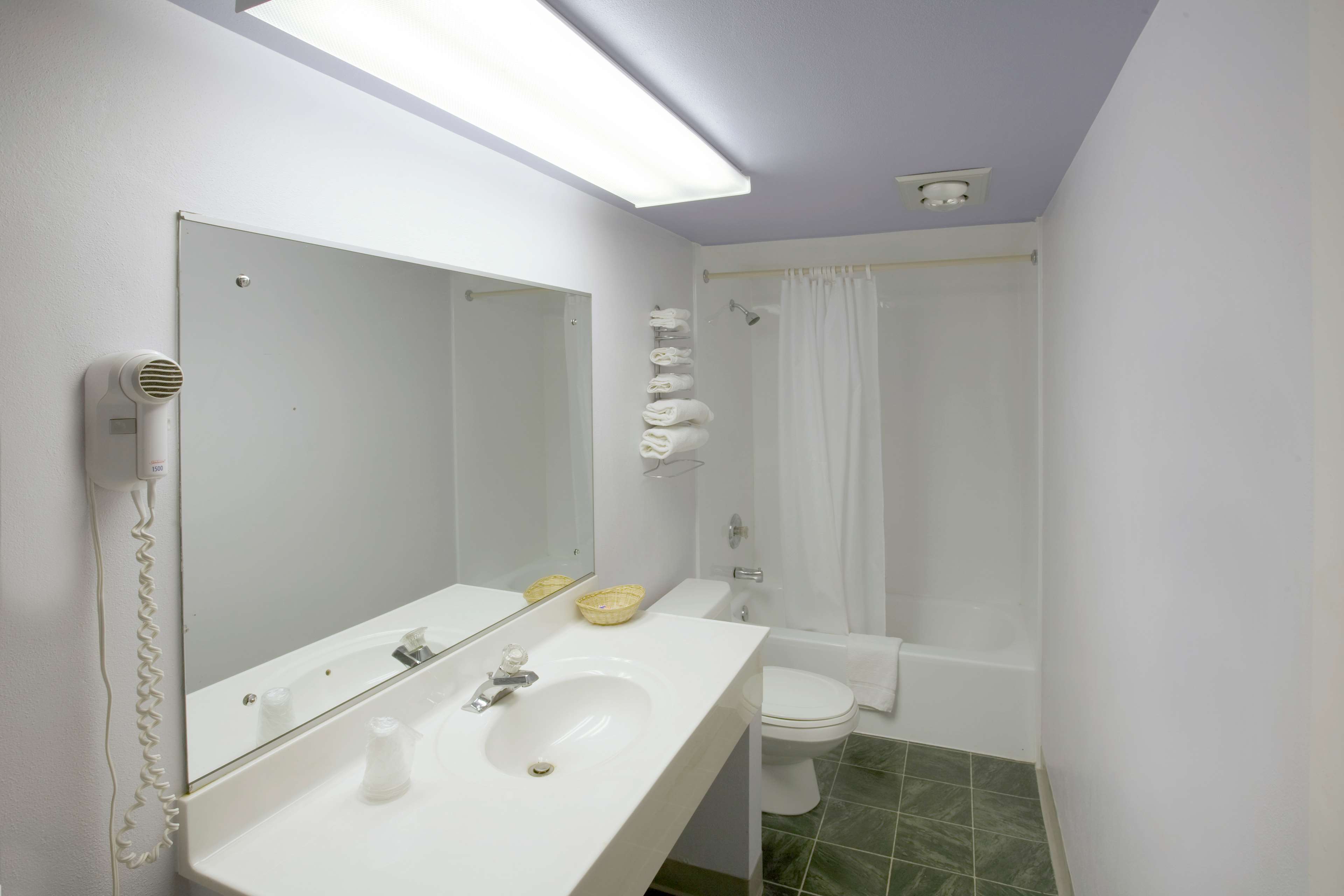 Americas Best Value Inn-litchfield