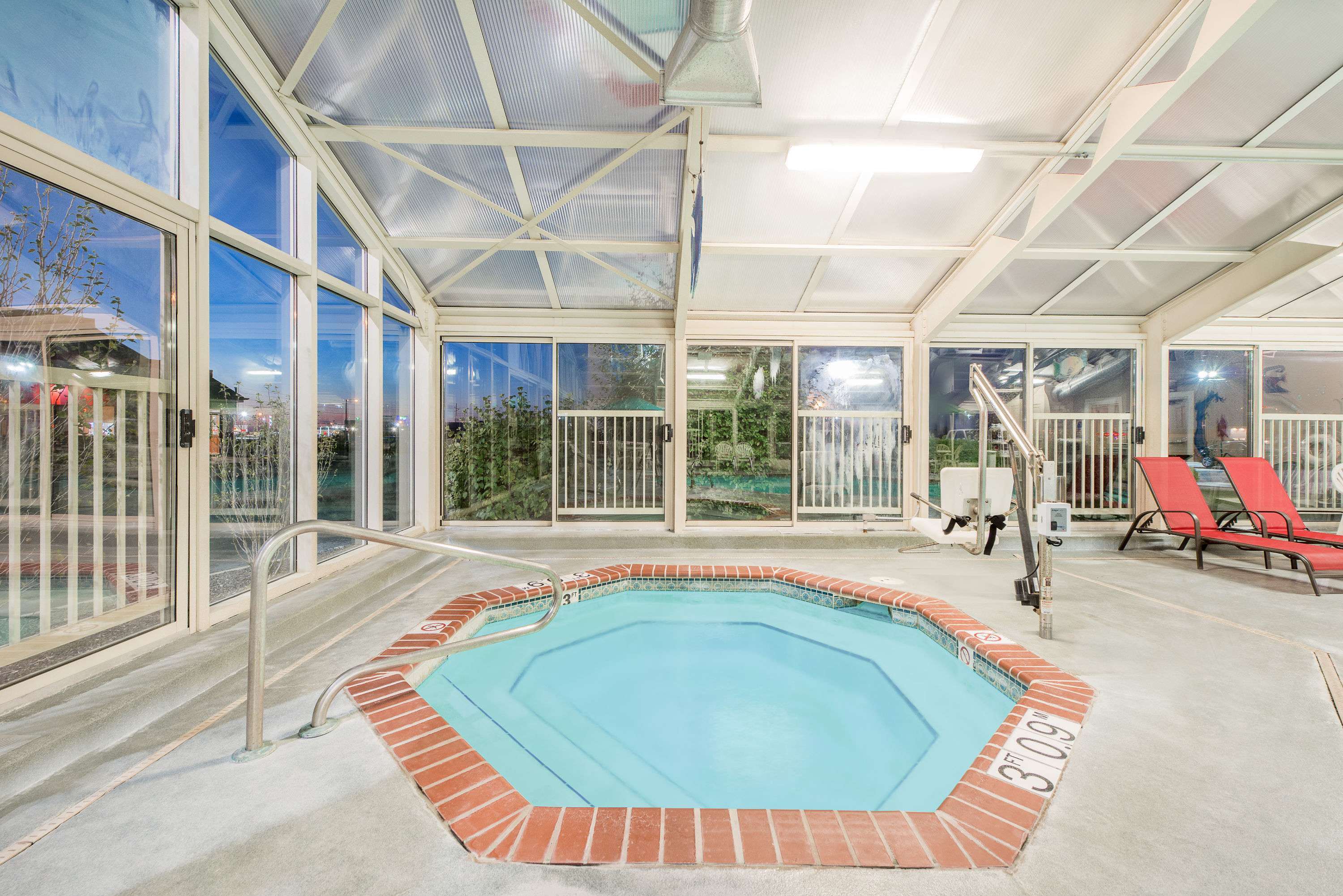 Baymont by Wyndham Litchfield