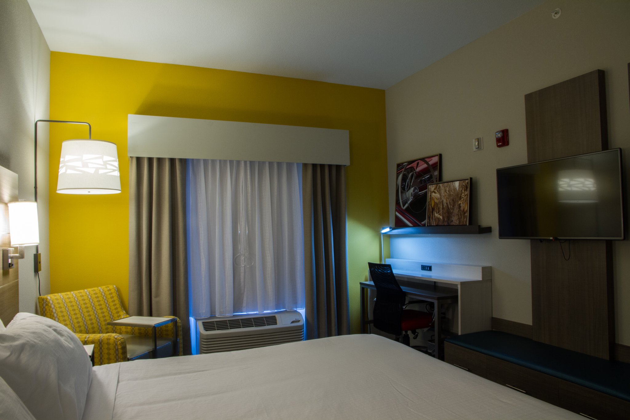 Holiday Inn Express & Suites Litchfield West