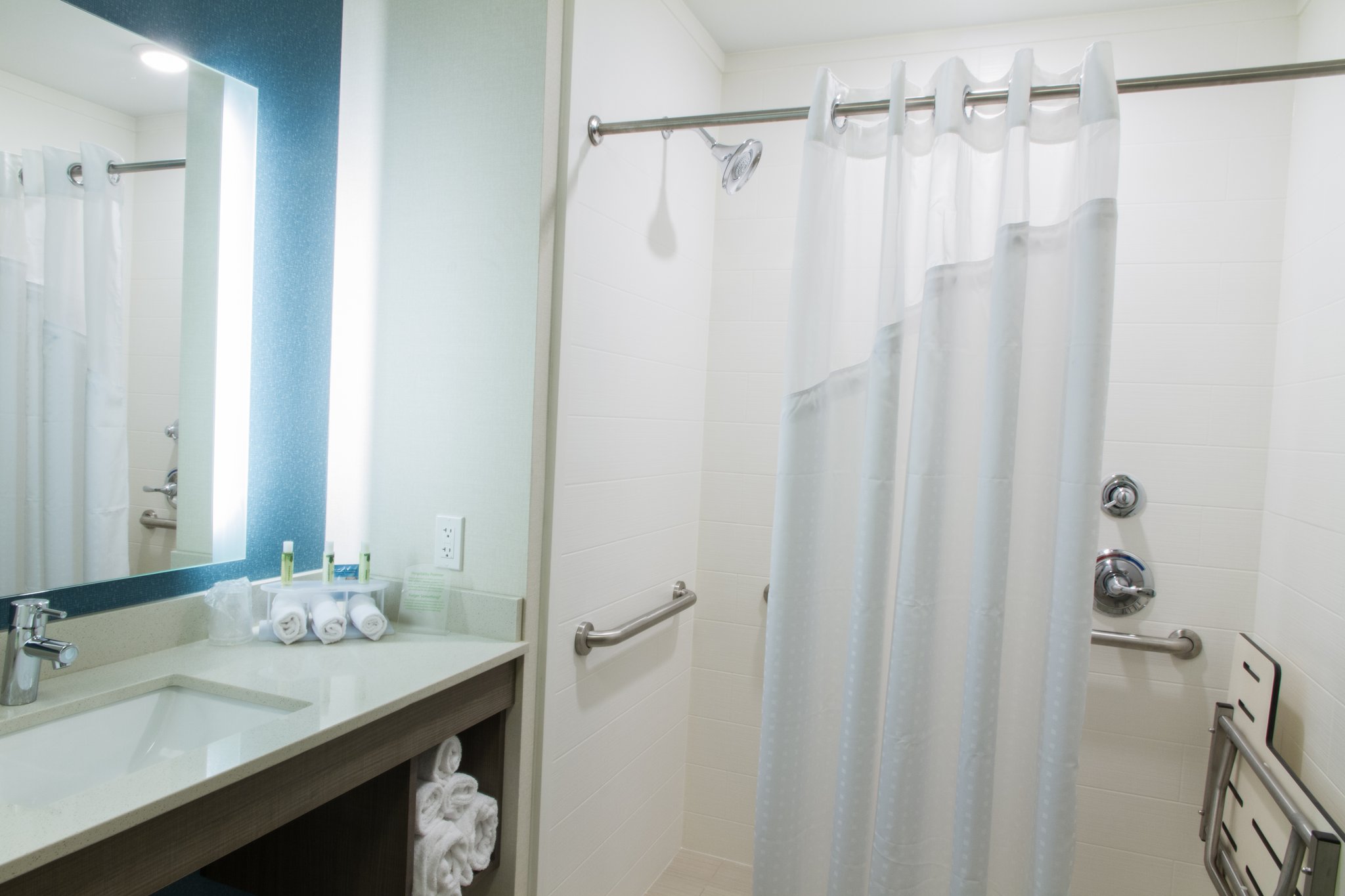 Holiday Inn Express & Suites Litchfield West