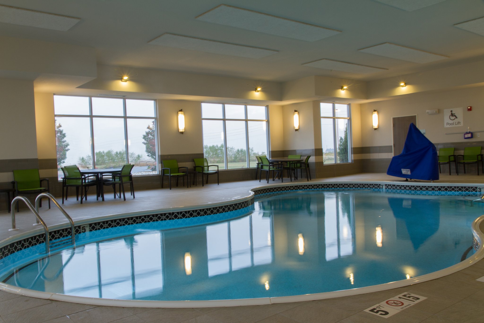 Holiday Inn Express & Suites Litchfield West