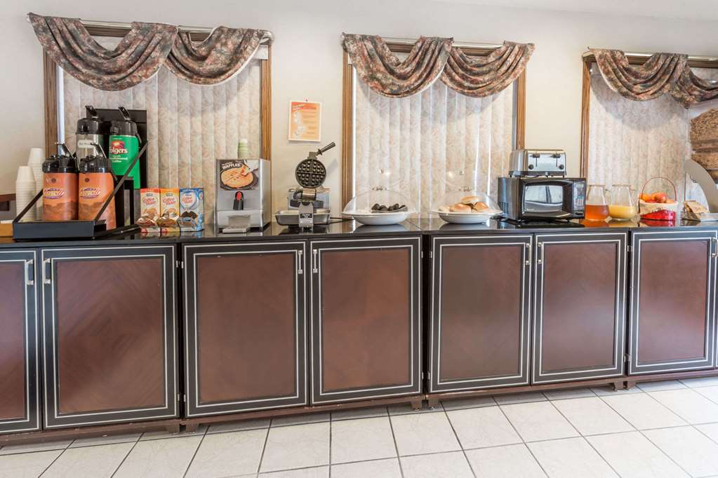 Howard Johnson by Wyndham Manteno