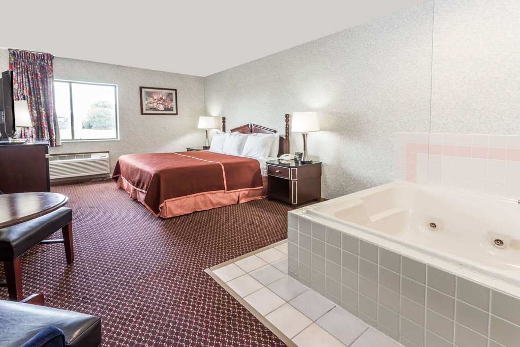 Howard Johnson by Wyndham Manteno
