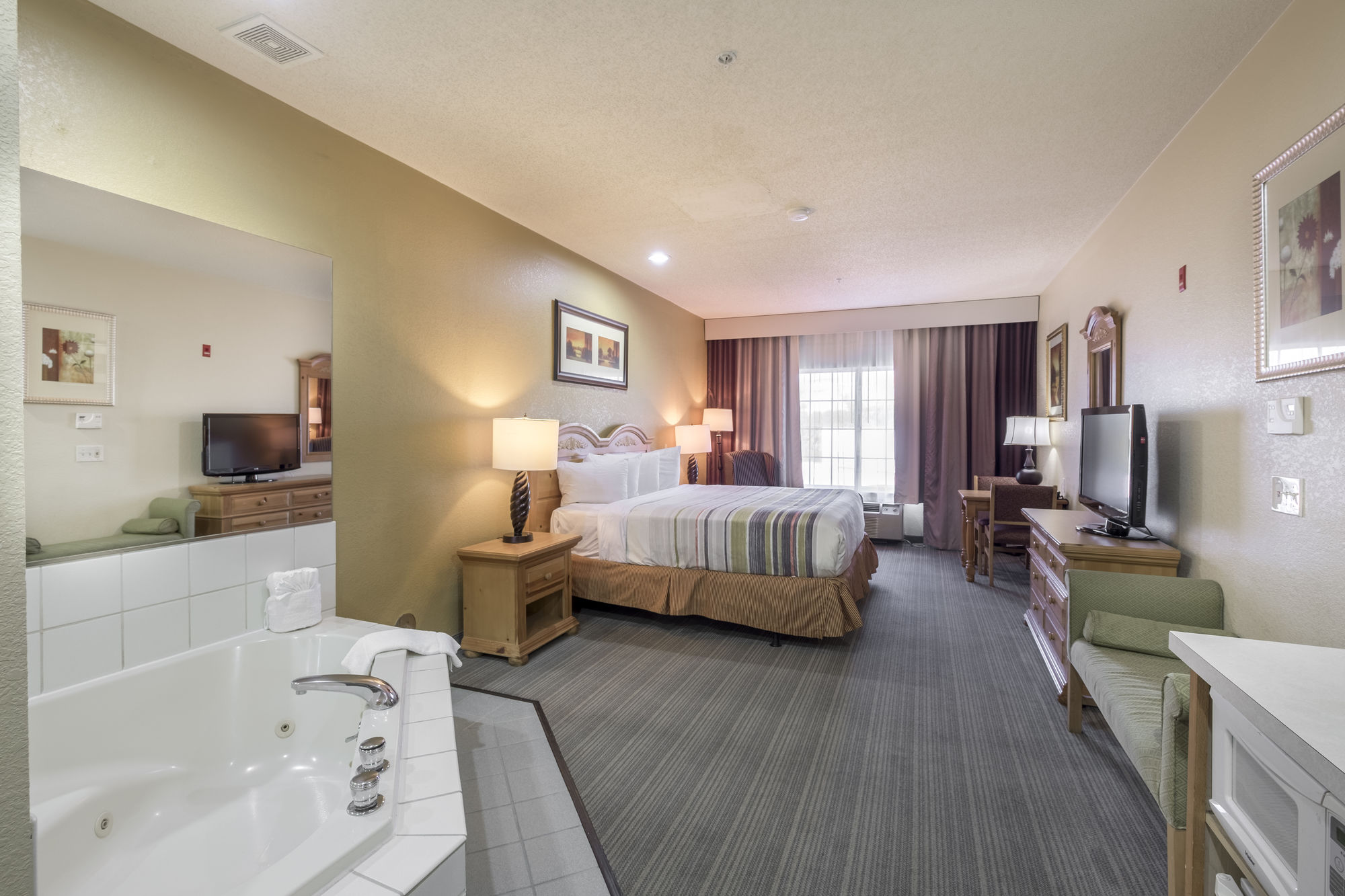 Holiday Inn Express & Suites Chicago - Matteson