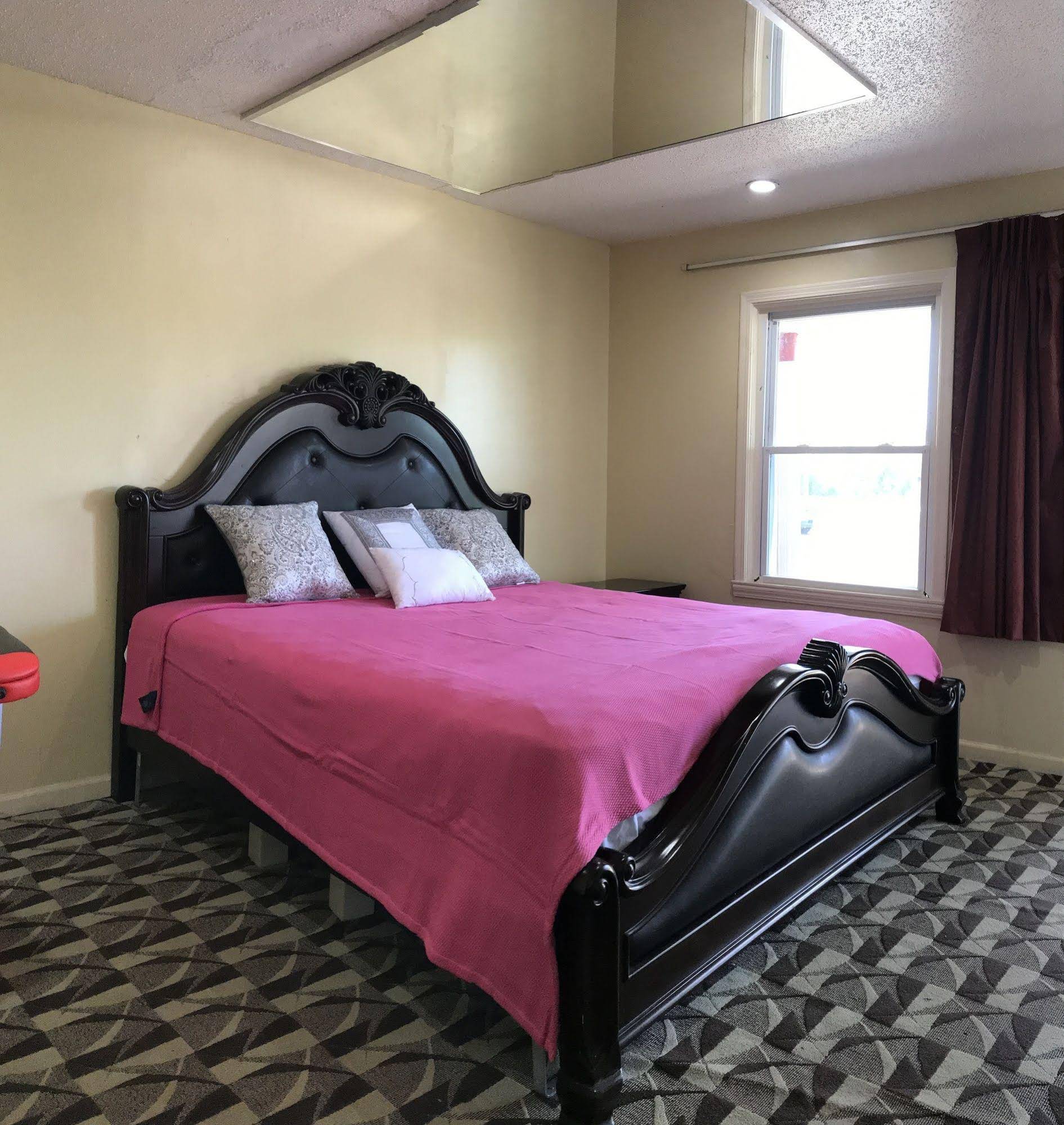 Presidential Inn & Suites