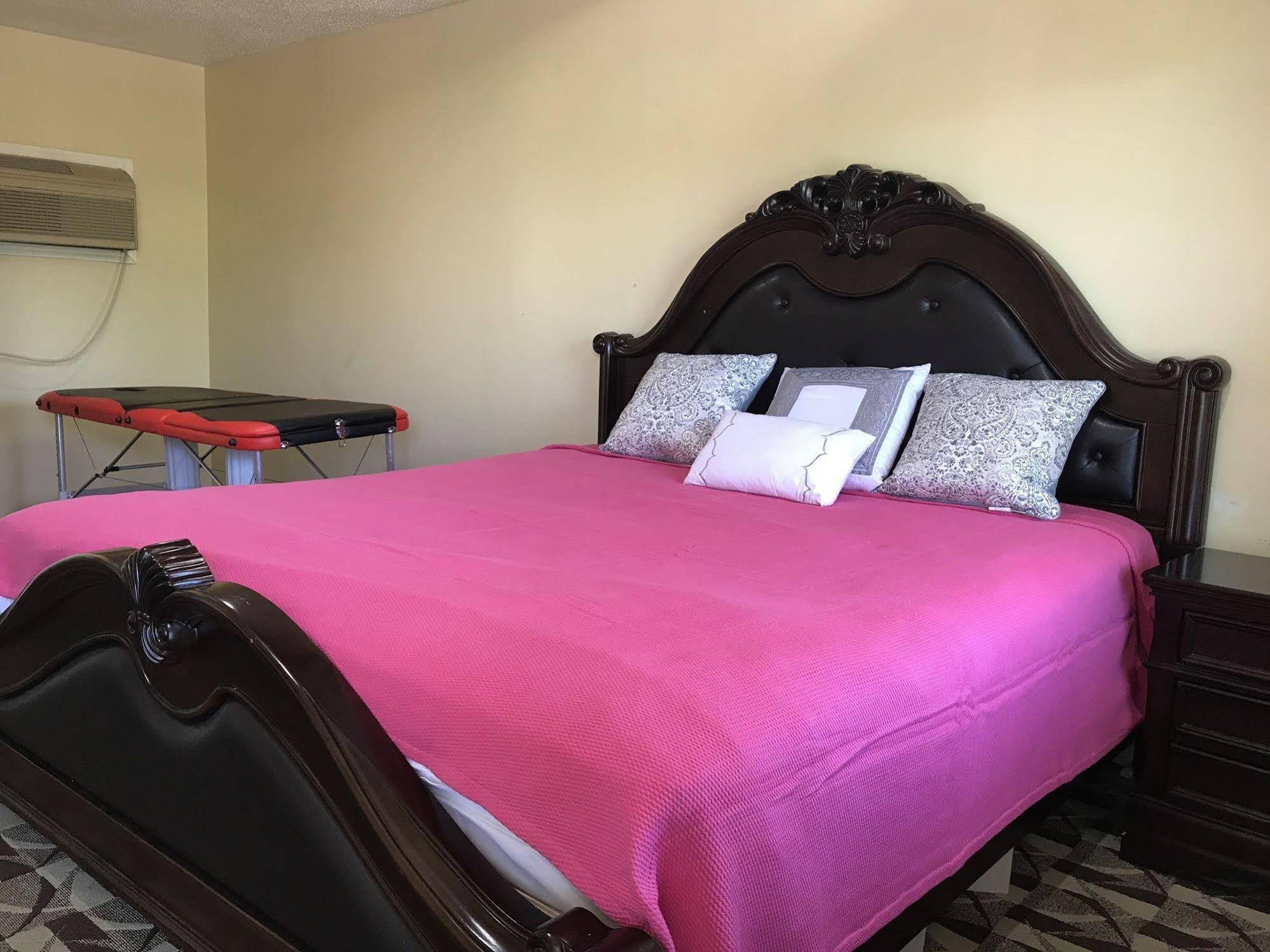 Presidential Inn & Suites