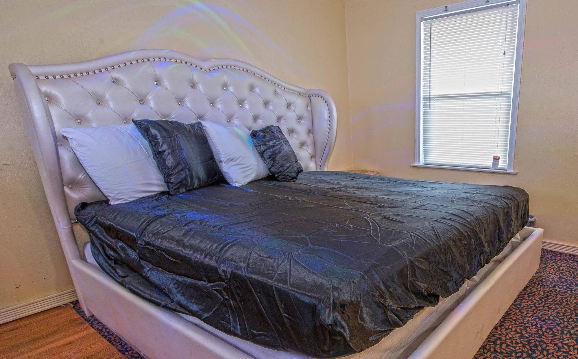 Presidential Inn & Suites