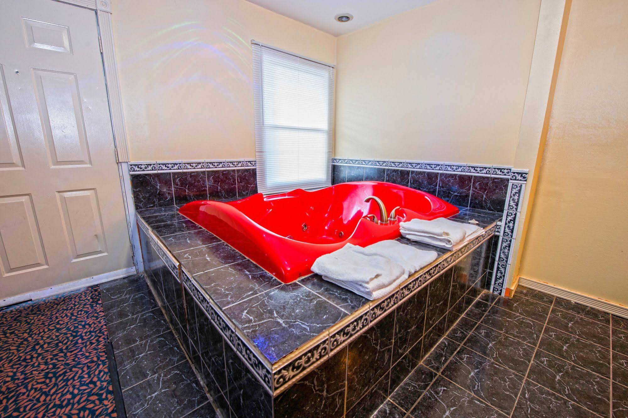 Presidential Inn & Suites