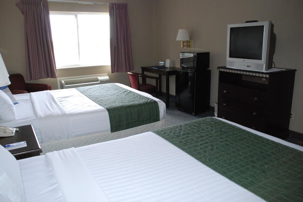Clarion Pointe Mattoon Near University