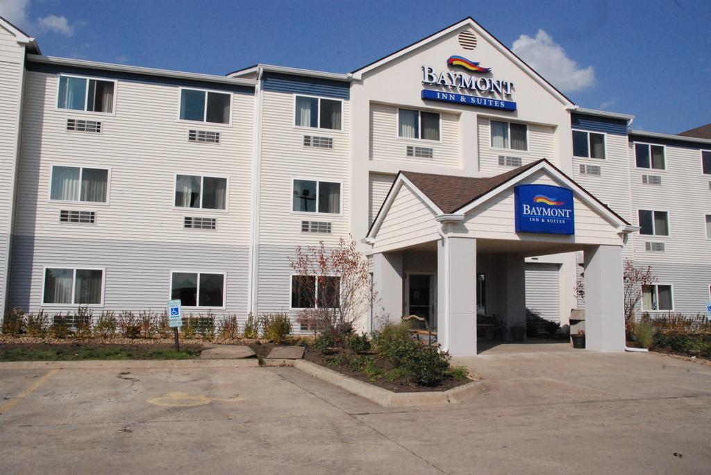 Clarion Pointe Mattoon Near University