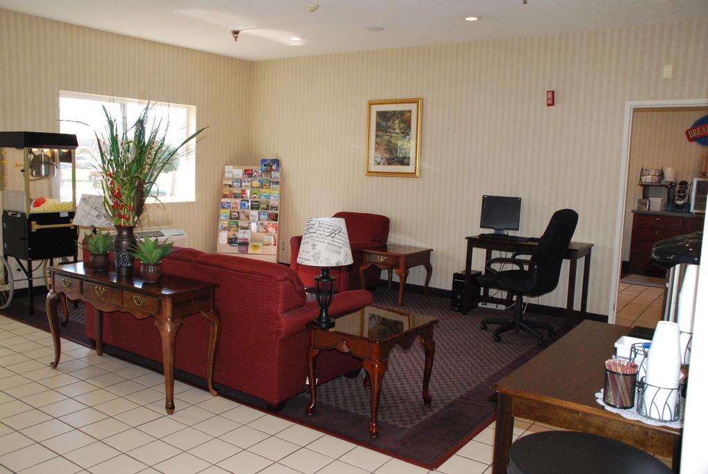 Clarion Pointe Mattoon Near University