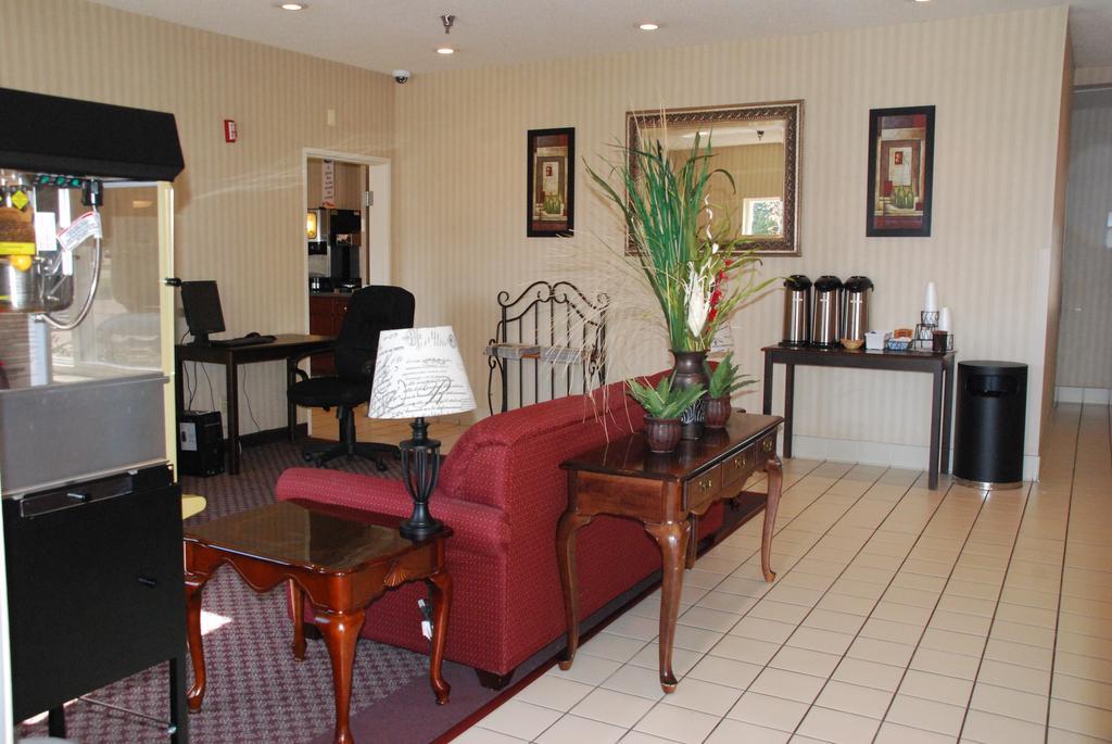 Clarion Pointe Mattoon Near University