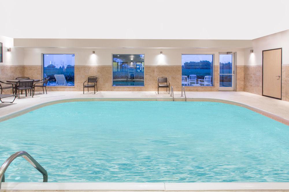 Clarion Pointe Mattoon Near University