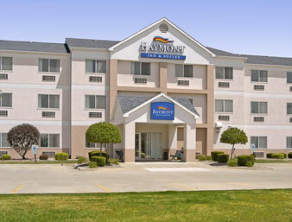 Clarion Pointe Mattoon Near University